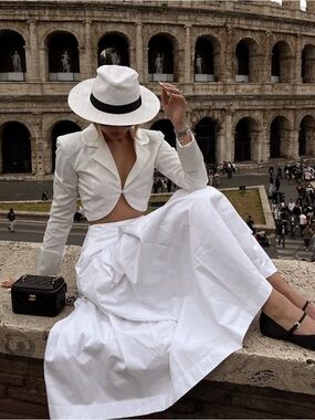 TREND  NWT ZARA blogger fav MIDI SKIRT 
🚨 FIRM PRICE NO DISCOUNT ON THIS SKIRT